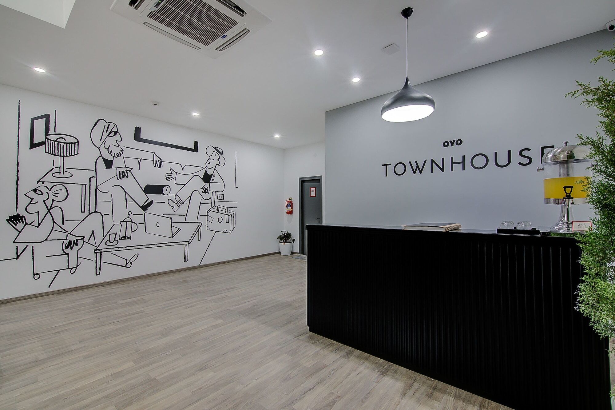 Oyo Townhouse 044 Sector 14 Gurugram Hotel Gurgaon Ngoại thất bức ảnh