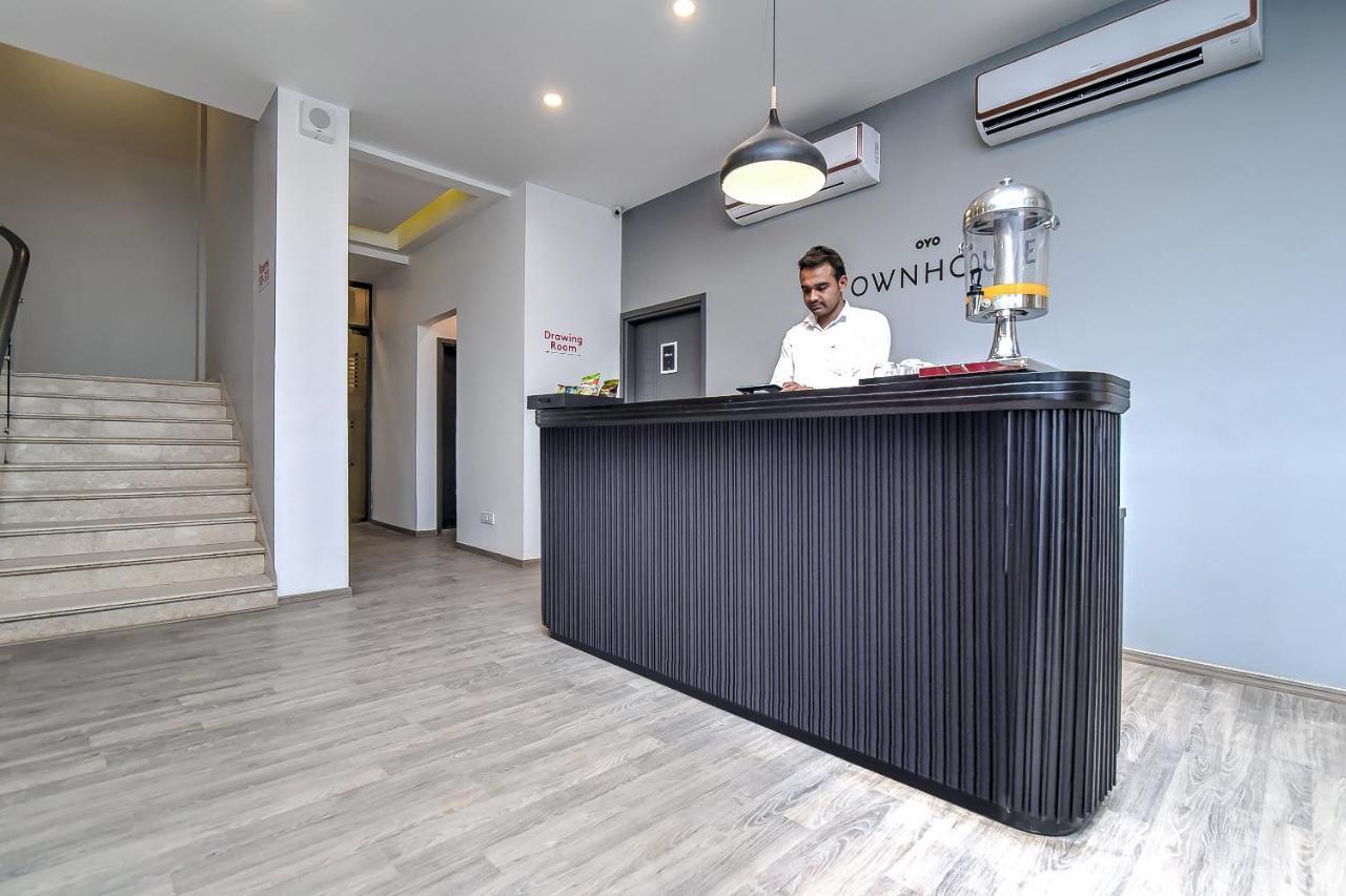 Oyo Townhouse 044 Sector 14 Gurugram Hotel Gurgaon Ngoại thất bức ảnh