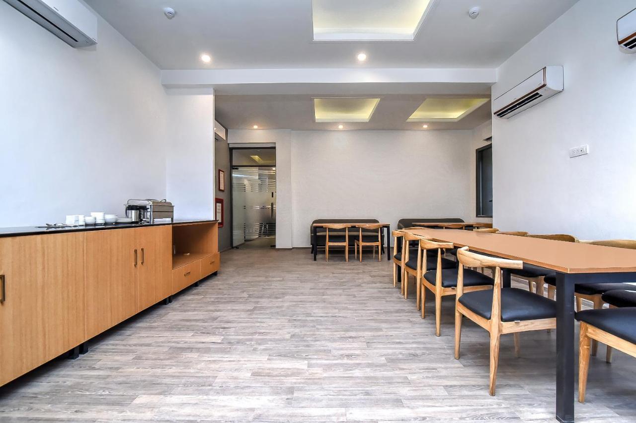 Oyo Townhouse 044 Sector 14 Gurugram Hotel Gurgaon Ngoại thất bức ảnh