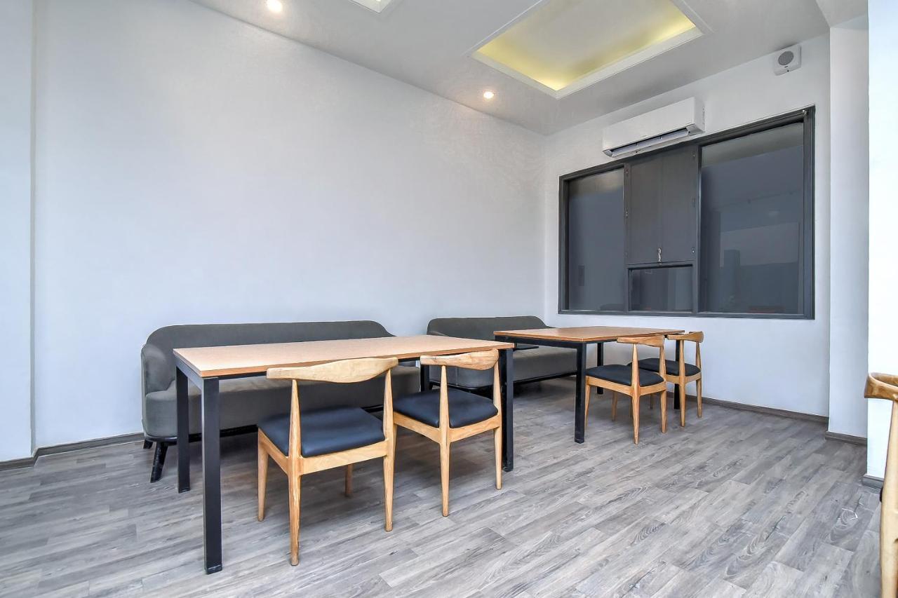 Oyo Townhouse 044 Sector 14 Gurugram Hotel Gurgaon Ngoại thất bức ảnh