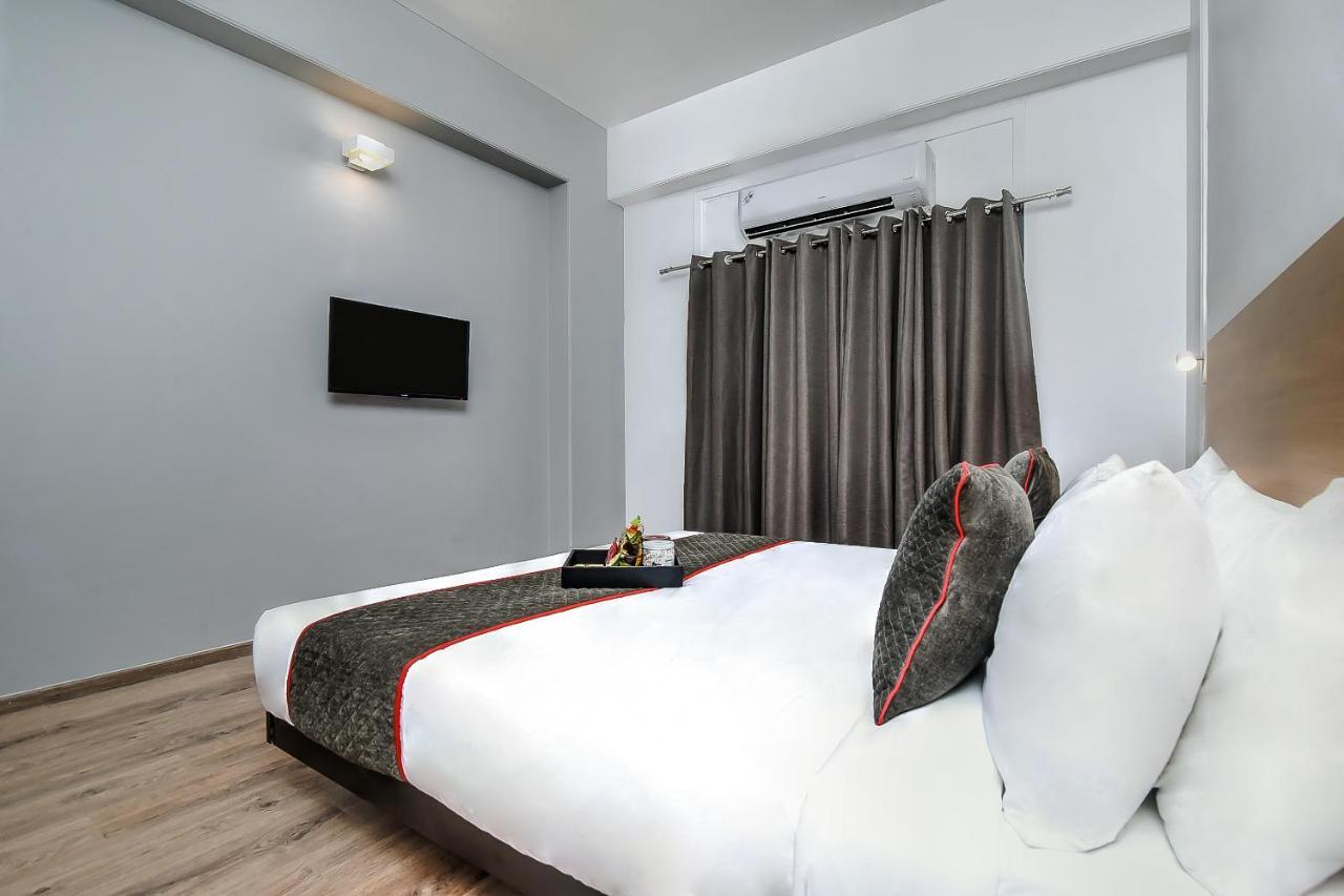 Oyo Townhouse 044 Sector 14 Gurugram Hotel Gurgaon Ngoại thất bức ảnh