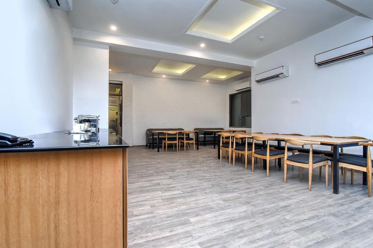 Oyo Townhouse 044 Sector 14 Gurugram Hotel Gurgaon Ngoại thất bức ảnh