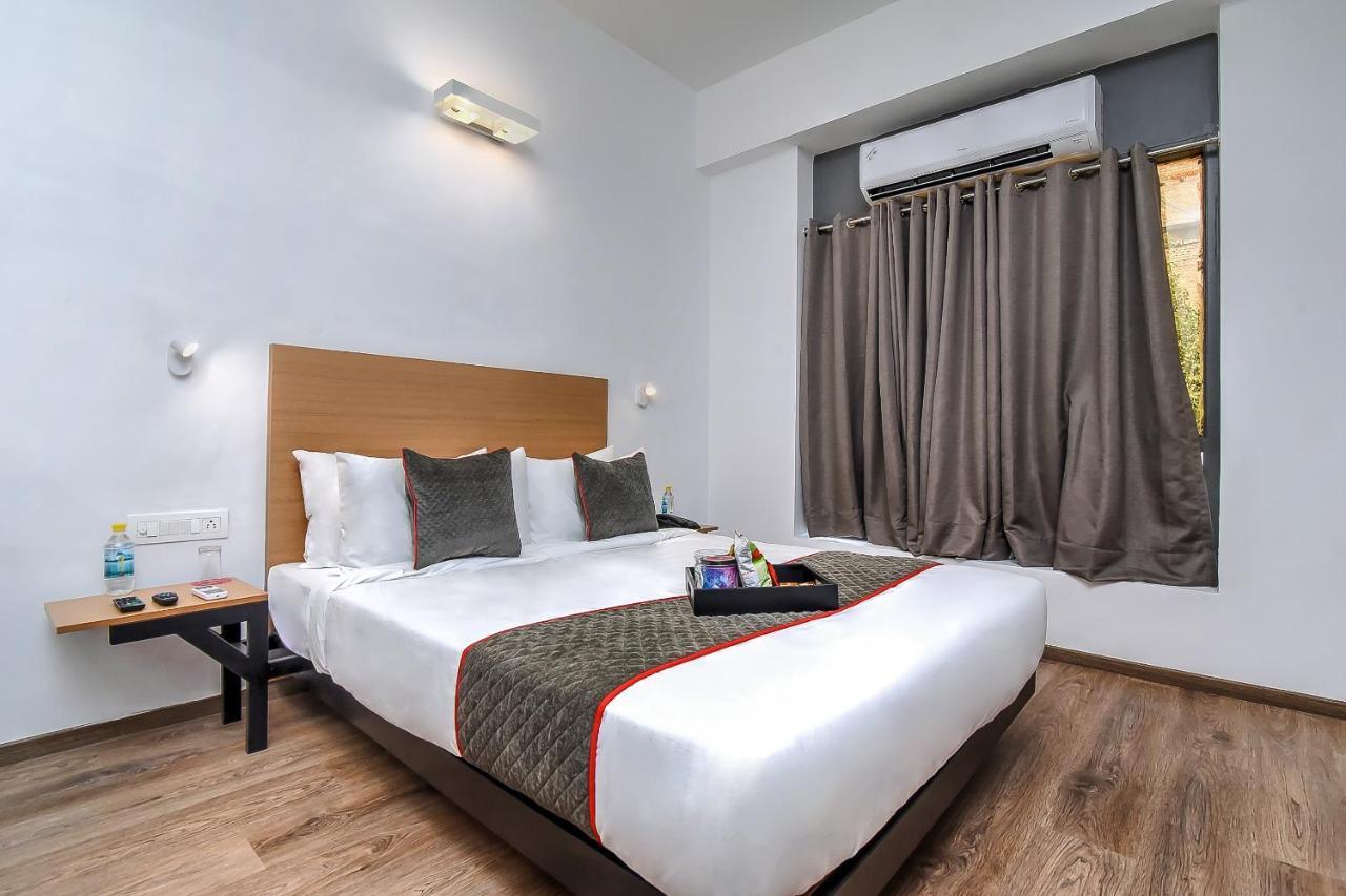 Oyo Townhouse 044 Sector 14 Gurugram Hotel Gurgaon Ngoại thất bức ảnh