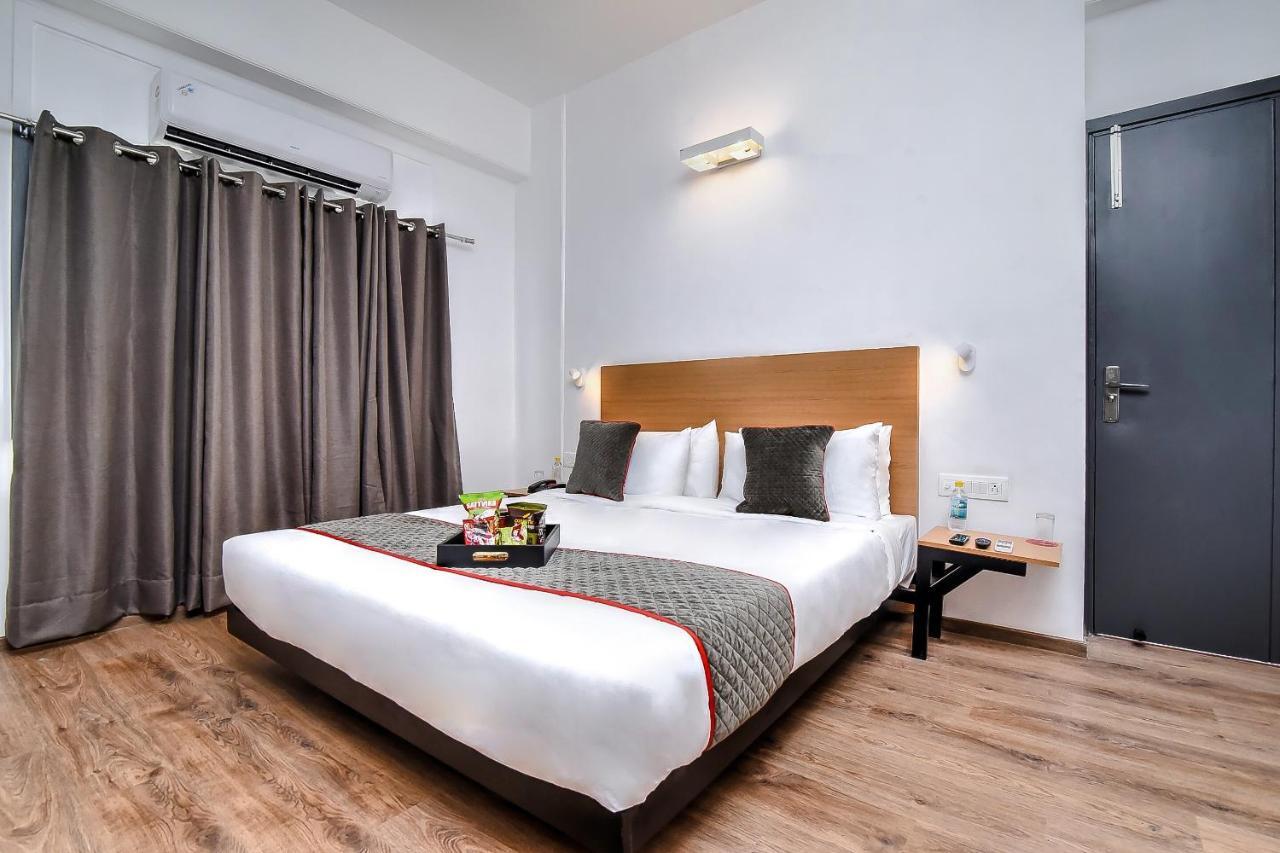 Oyo Townhouse 044 Sector 14 Gurugram Hotel Gurgaon Ngoại thất bức ảnh
