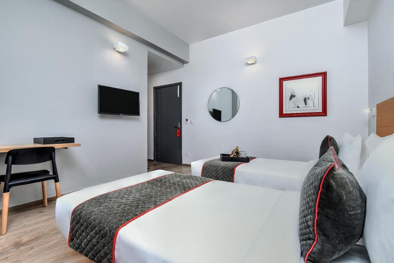 Oyo Townhouse 044 Sector 14 Gurugram Hotel Gurgaon Ngoại thất bức ảnh