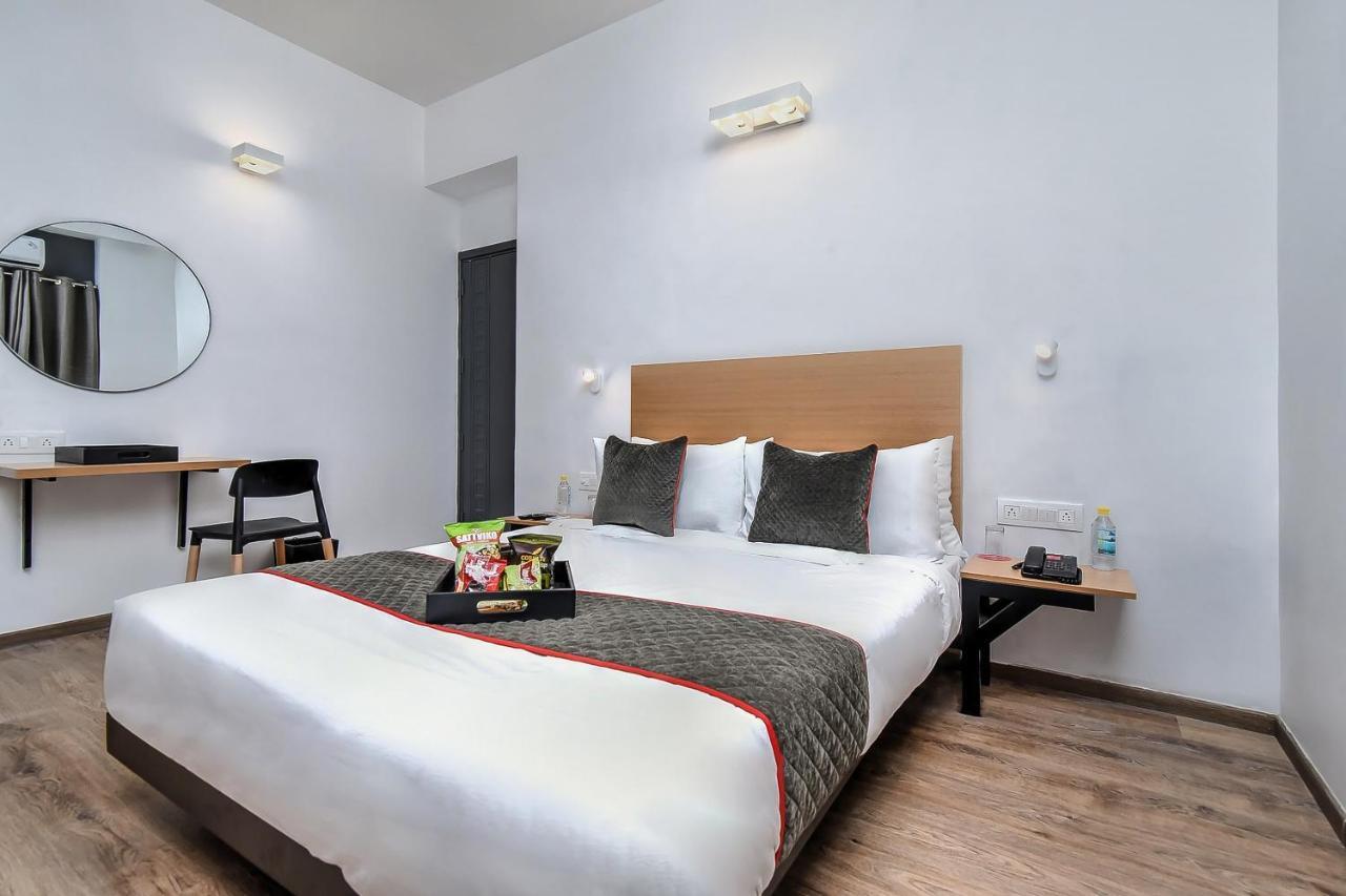 Oyo Townhouse 044 Sector 14 Gurugram Hotel Gurgaon Ngoại thất bức ảnh
