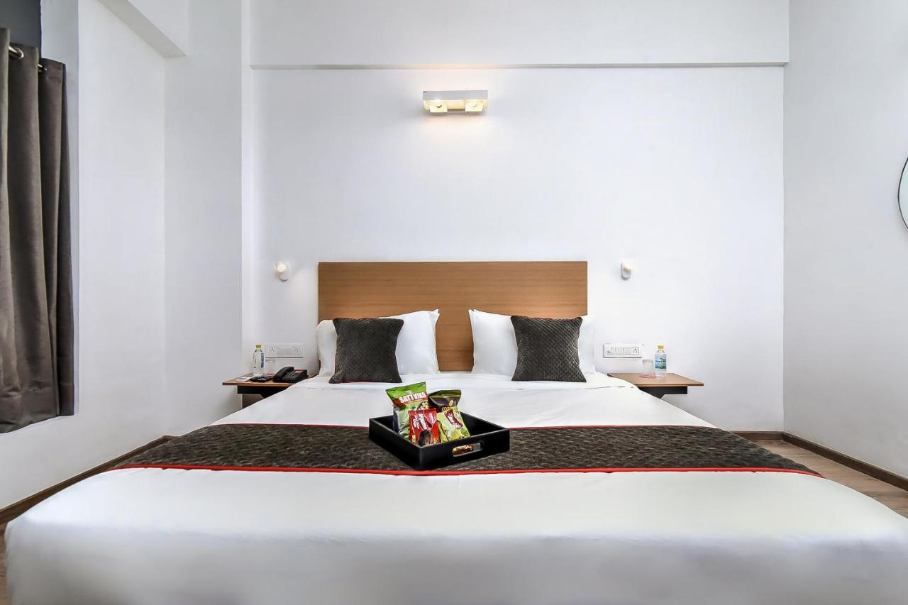 Oyo Townhouse 044 Sector 14 Gurugram Hotel Gurgaon Ngoại thất bức ảnh