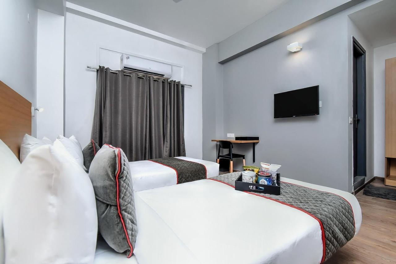 Oyo Townhouse 044 Sector 14 Gurugram Hotel Gurgaon Ngoại thất bức ảnh