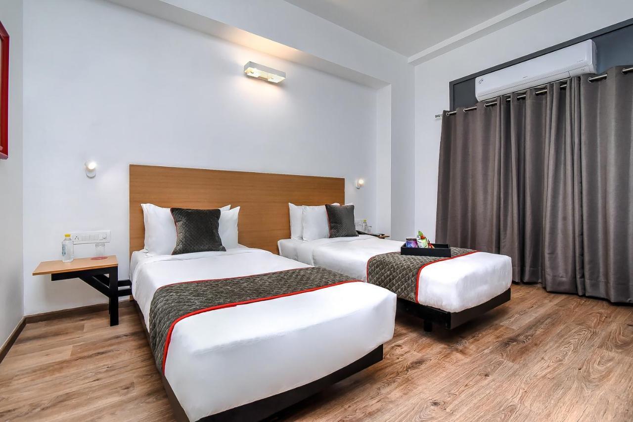 Oyo Townhouse 044 Sector 14 Gurugram Hotel Gurgaon Ngoại thất bức ảnh