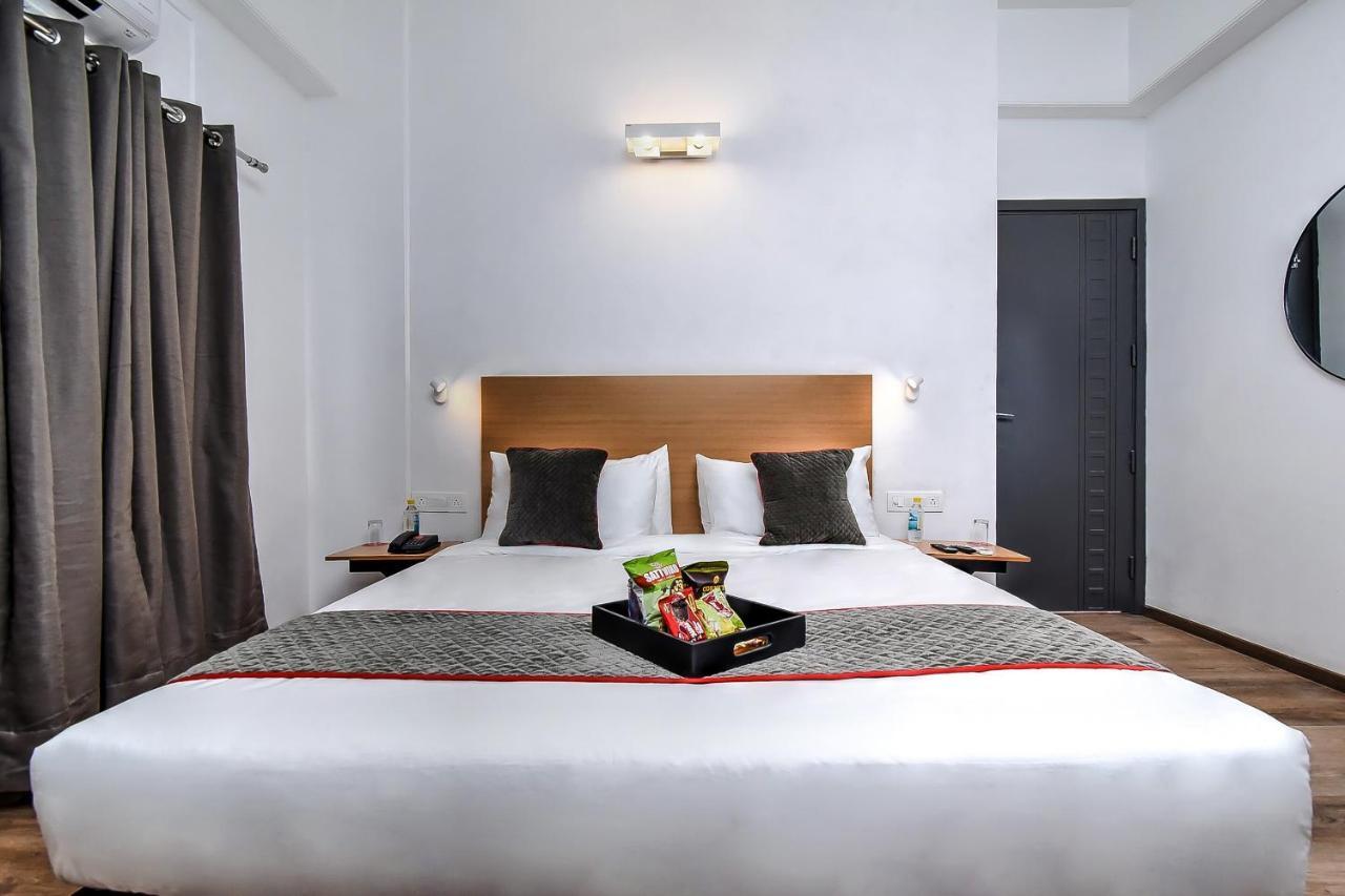 Oyo Townhouse 044 Sector 14 Gurugram Hotel Gurgaon Ngoại thất bức ảnh