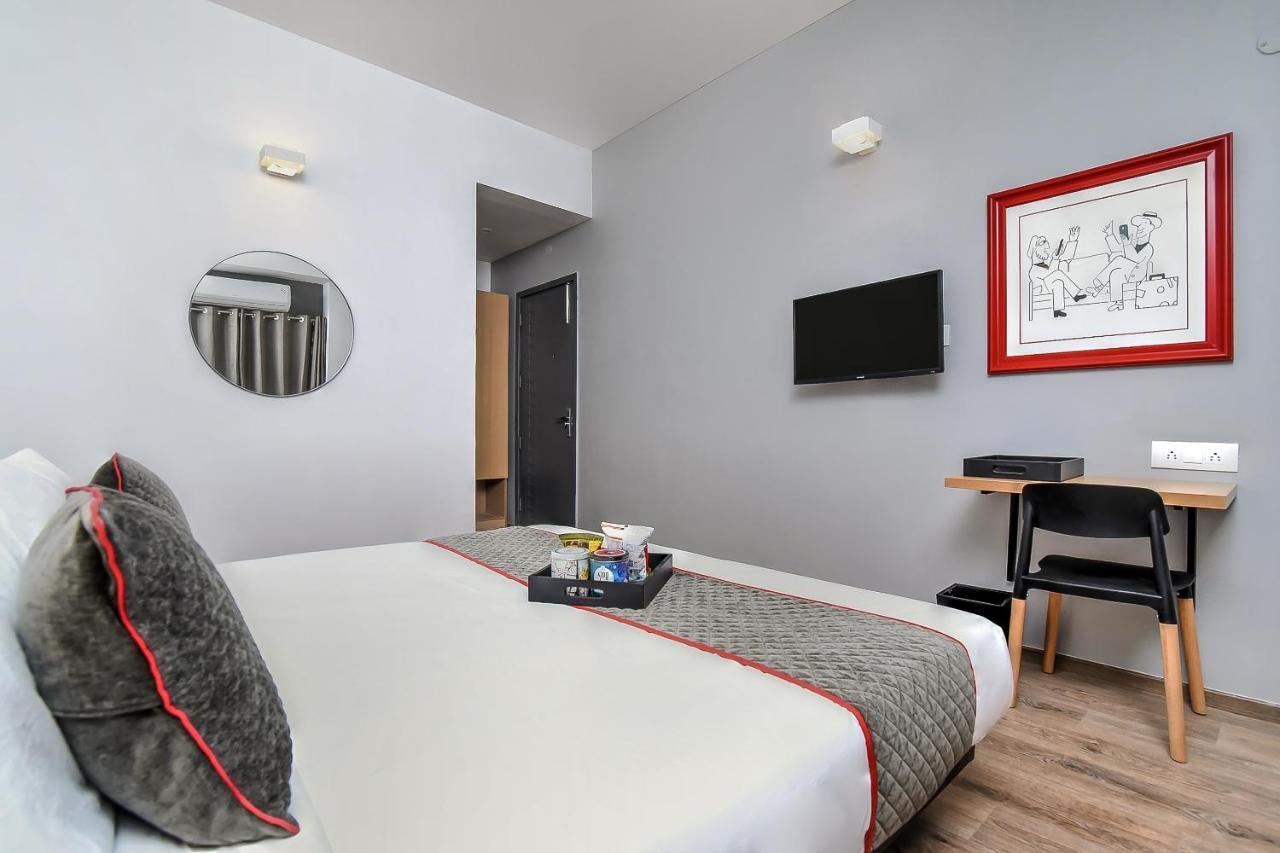 Oyo Townhouse 044 Sector 14 Gurugram Hotel Gurgaon Ngoại thất bức ảnh