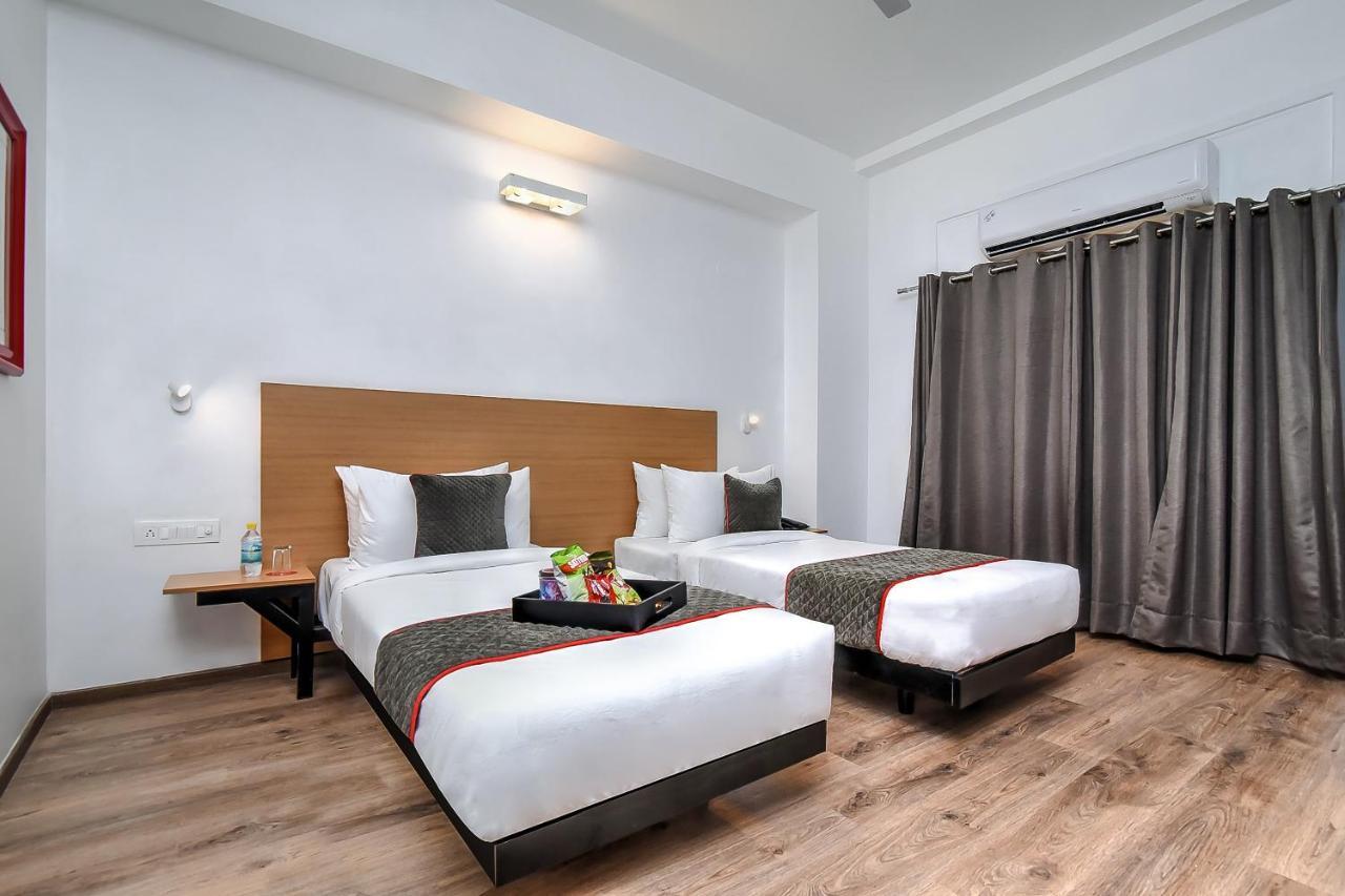 Oyo Townhouse 044 Sector 14 Gurugram Hotel Gurgaon Ngoại thất bức ảnh