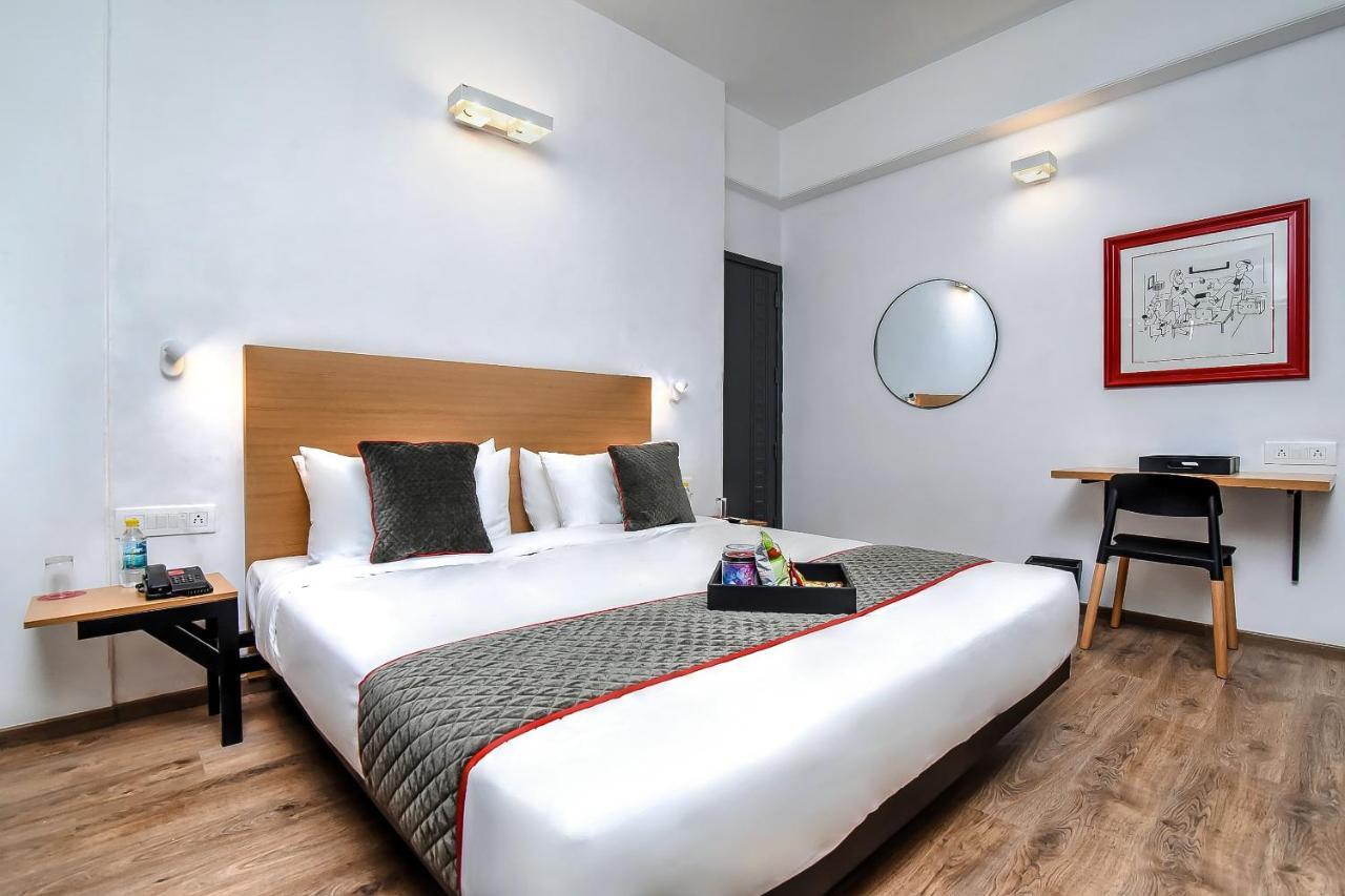 Oyo Townhouse 044 Sector 14 Gurugram Hotel Gurgaon Ngoại thất bức ảnh