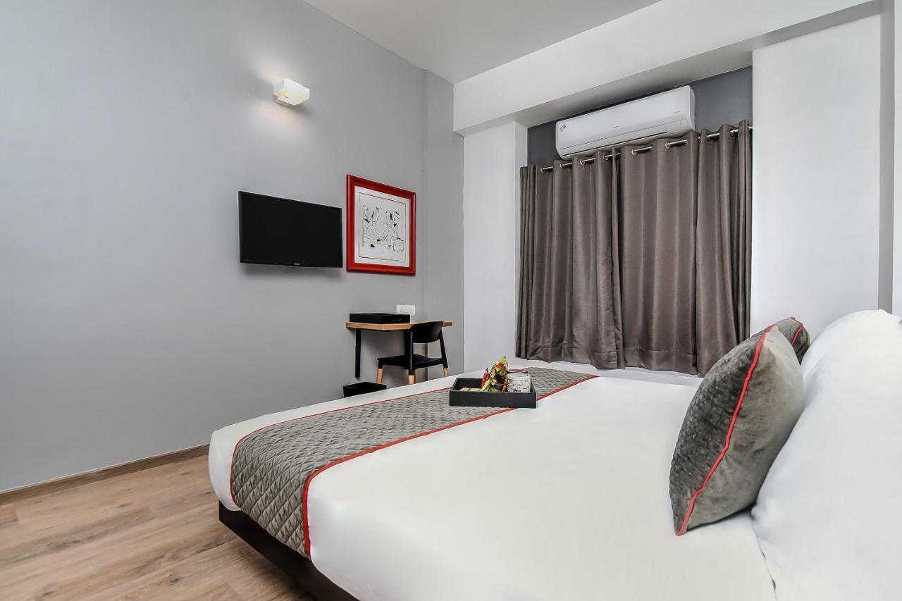 Oyo Townhouse 044 Sector 14 Gurugram Hotel Gurgaon Ngoại thất bức ảnh