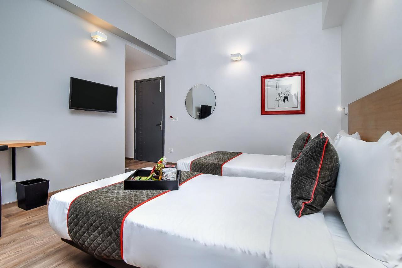 Oyo Townhouse 044 Sector 14 Gurugram Hotel Gurgaon Ngoại thất bức ảnh