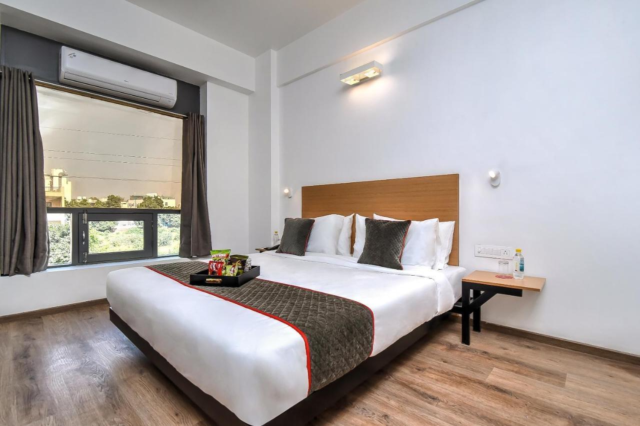 Oyo Townhouse 044 Sector 14 Gurugram Hotel Gurgaon Ngoại thất bức ảnh