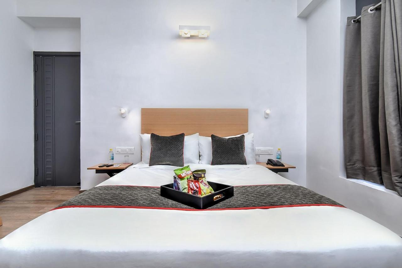 Oyo Townhouse 044 Sector 14 Gurugram Hotel Gurgaon Ngoại thất bức ảnh